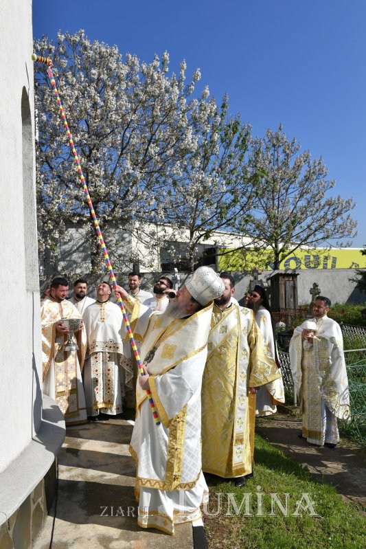 Veșmânt luminos pentru o biserică istorică înnoită din județul Ilfov 331135
