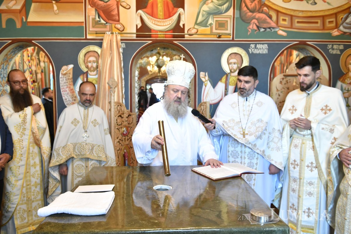 Veșmânt luminos pentru o biserică istorică înnoită din județul Ilfov 331138