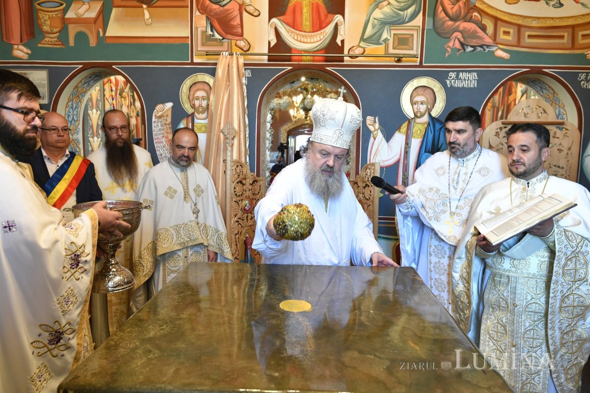 Veșmânt luminos pentru o biserică istorică înnoită din județul Ilfov 331140