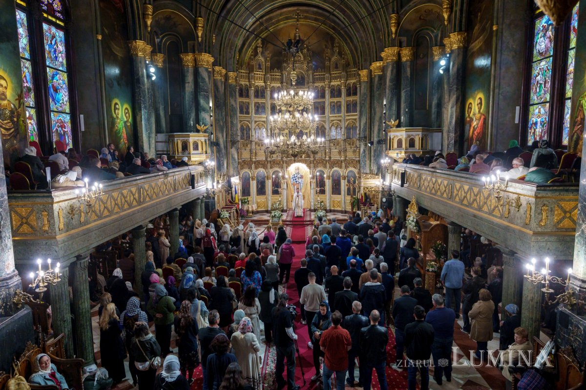 Ziua Naţională a Portului Tradiţional la Catedrala „Sfântul Spiridon”-Nou 331184