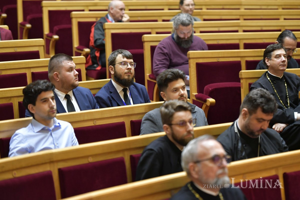 Primele sesiuni de comunicări ale simpozionului  internațional din Capitală 331525