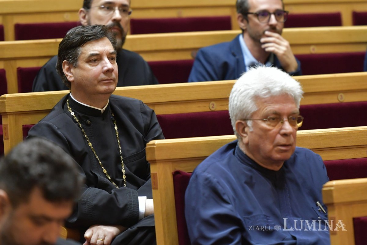 Primele sesiuni de comunicări ale simpozionului  internațional din Capitală 331526