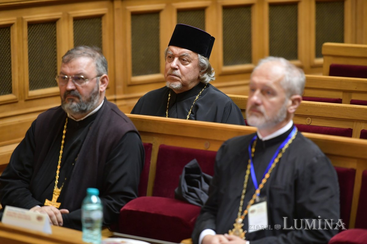 Primele sesiuni de comunicări ale simpozionului  internațional din Capitală 331533