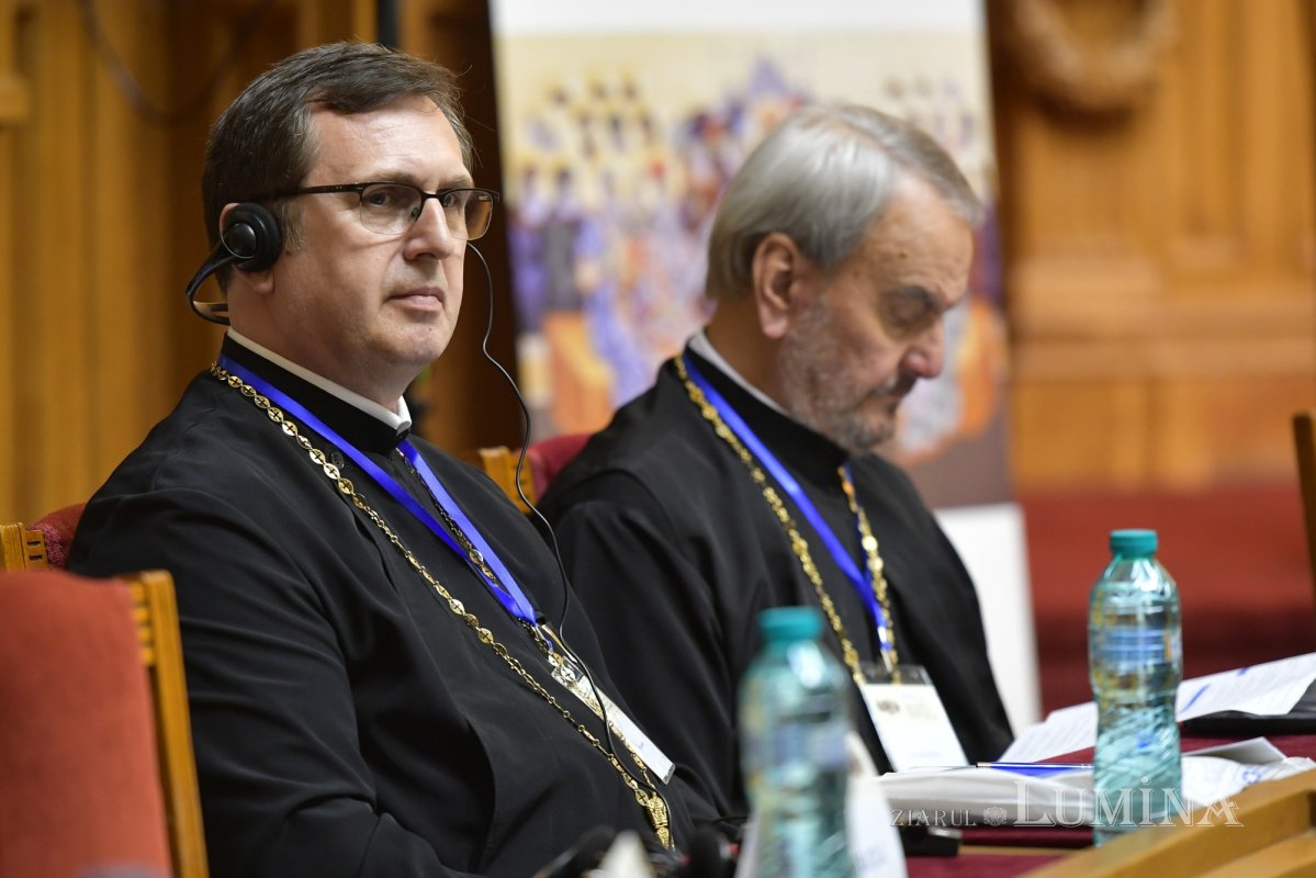 Primele sesiuni de comunicări ale simpozionului  internațional din Capitală 331534