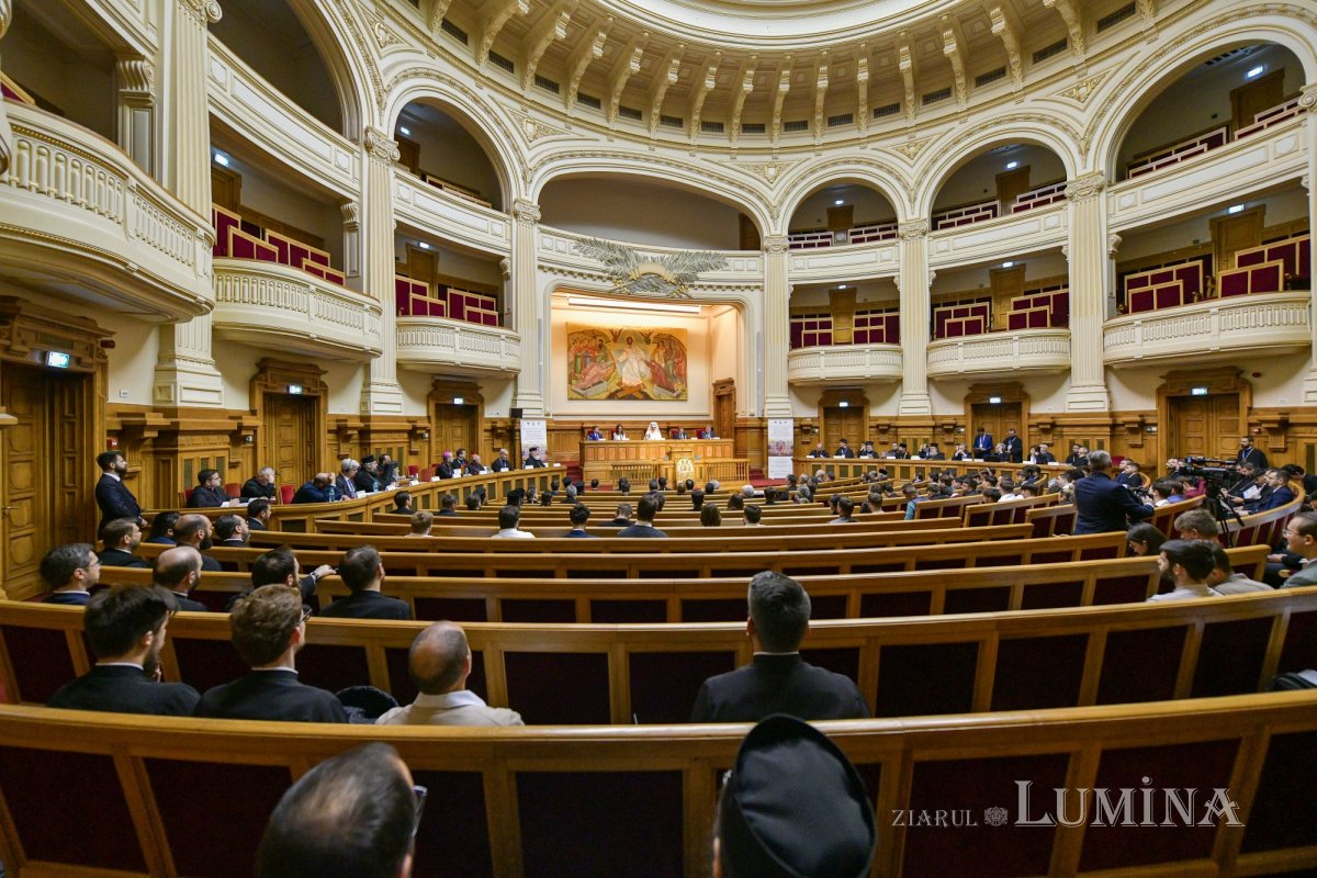 Simpozion internațional de teologie dedicat Sinodului I Ecumenic 331489