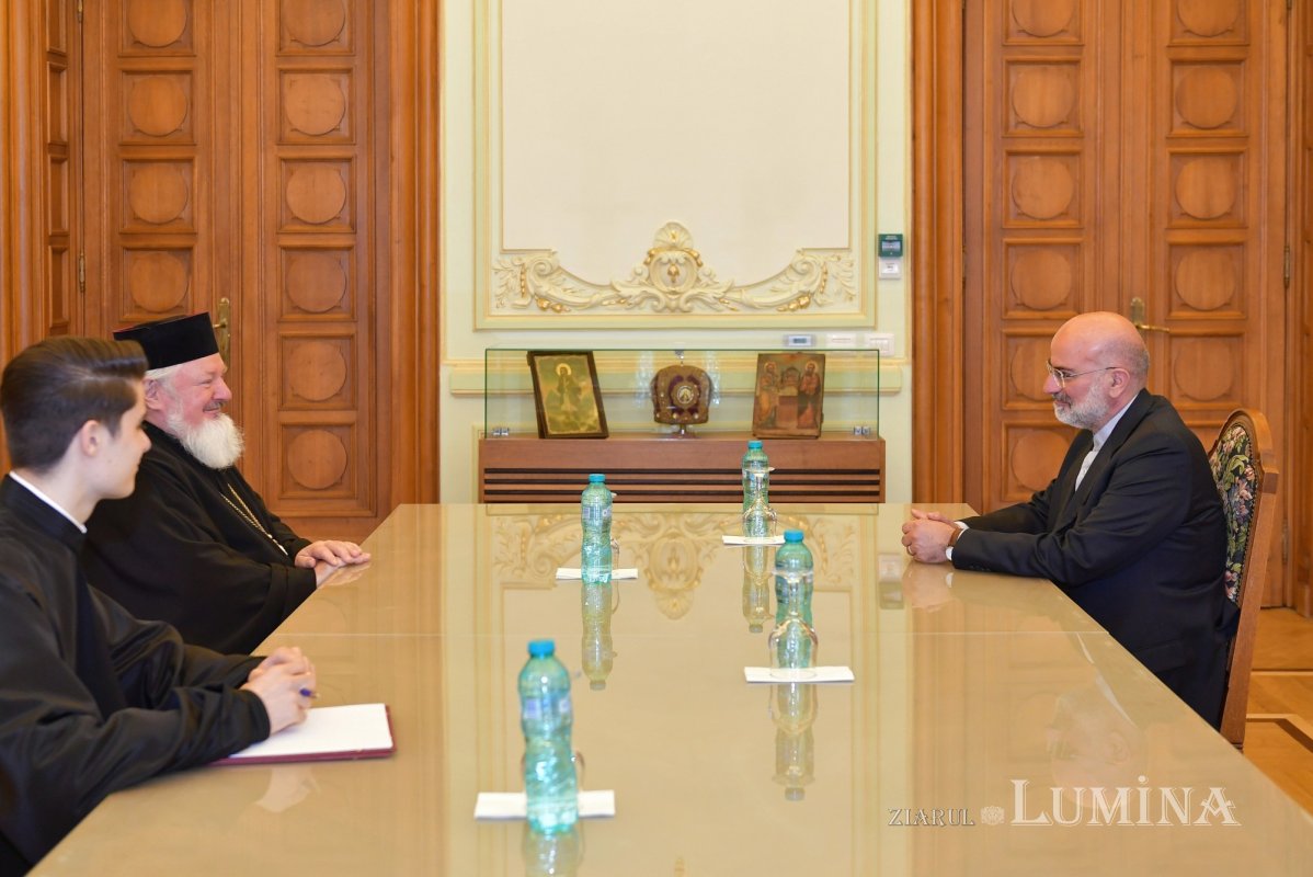 Starețul mănăstirii romano-catolice din Bose primit la Palatul Patriarhiei 331683