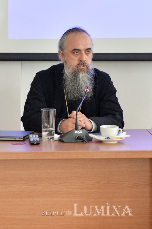 Simpozion studențesc la Facultatea de Teologie Ortodoxă din București 332011