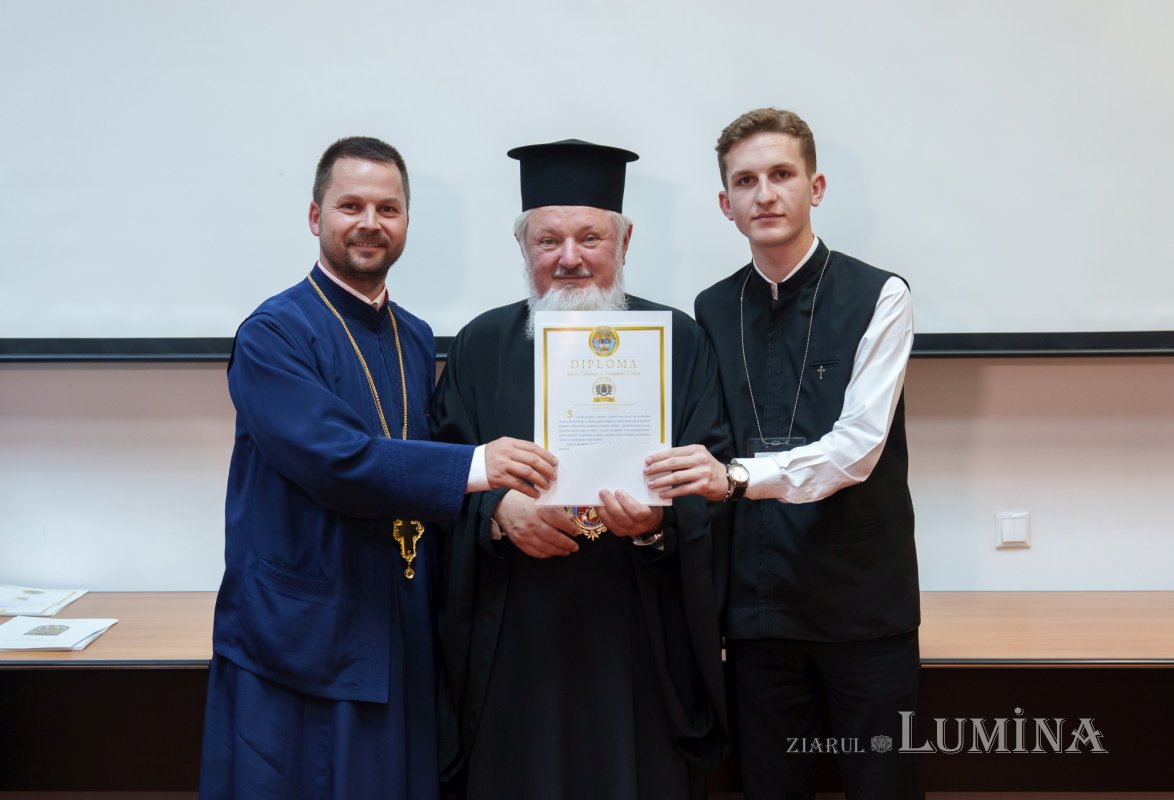 Vizionarea filmului cu proiectele câștigătoare ale concursului național catehetic 332192