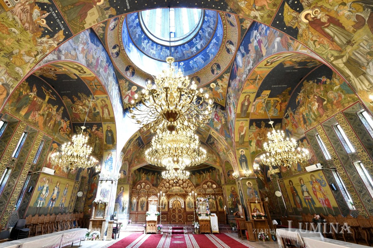 Sclipirile Luminii: Biserica „Sfinţii Împăraţi Constantin şi Elena”- Parcul Călăraşi, Bucureşti 332356