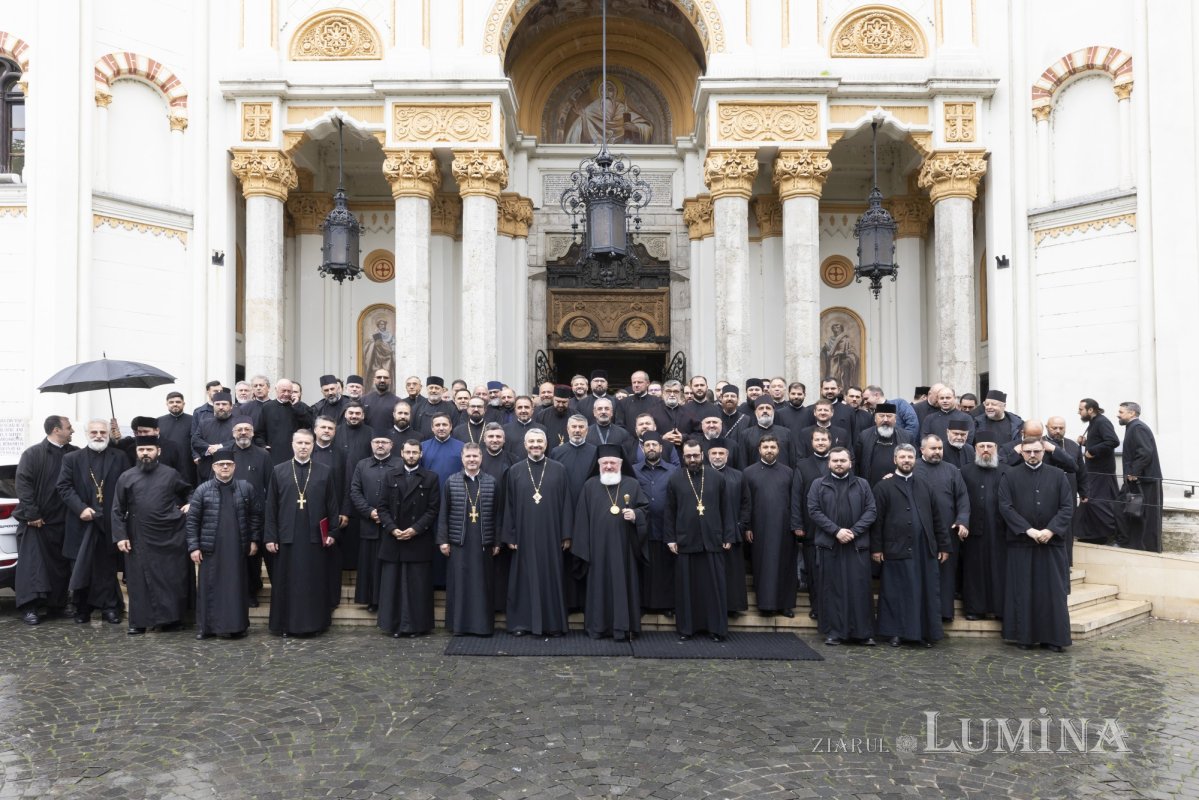 Conferință pastoral-misionară a clericilor prahoveni 332725