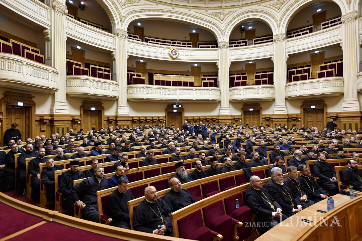 Conferință pastoral-misionară a clericilor prahoveni 332731