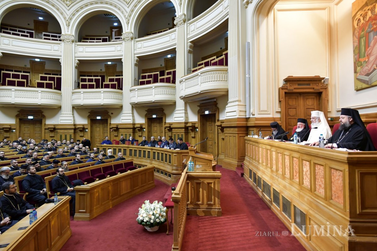 Conferință pastoral-misionară a clericilor prahoveni 332732