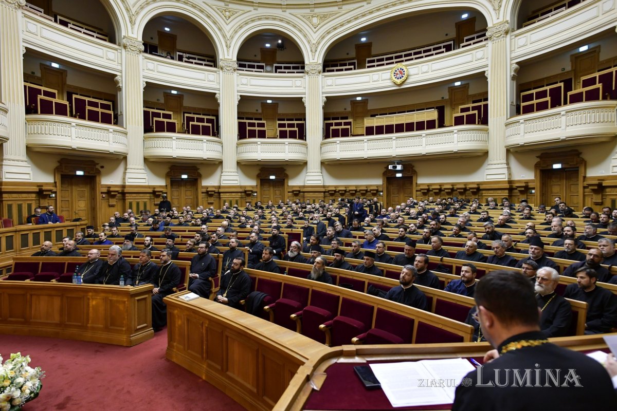 Conferință pastoral-misionară a clericilor prahoveni 332740