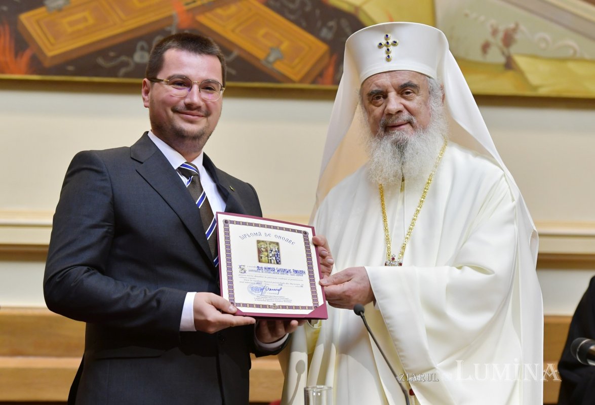 Conferință pastoral-misionară a clericilor prahoveni 332751