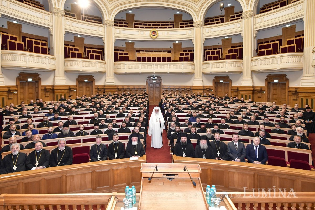 Conferință pastoral-misionară a clericilor prahoveni 332753