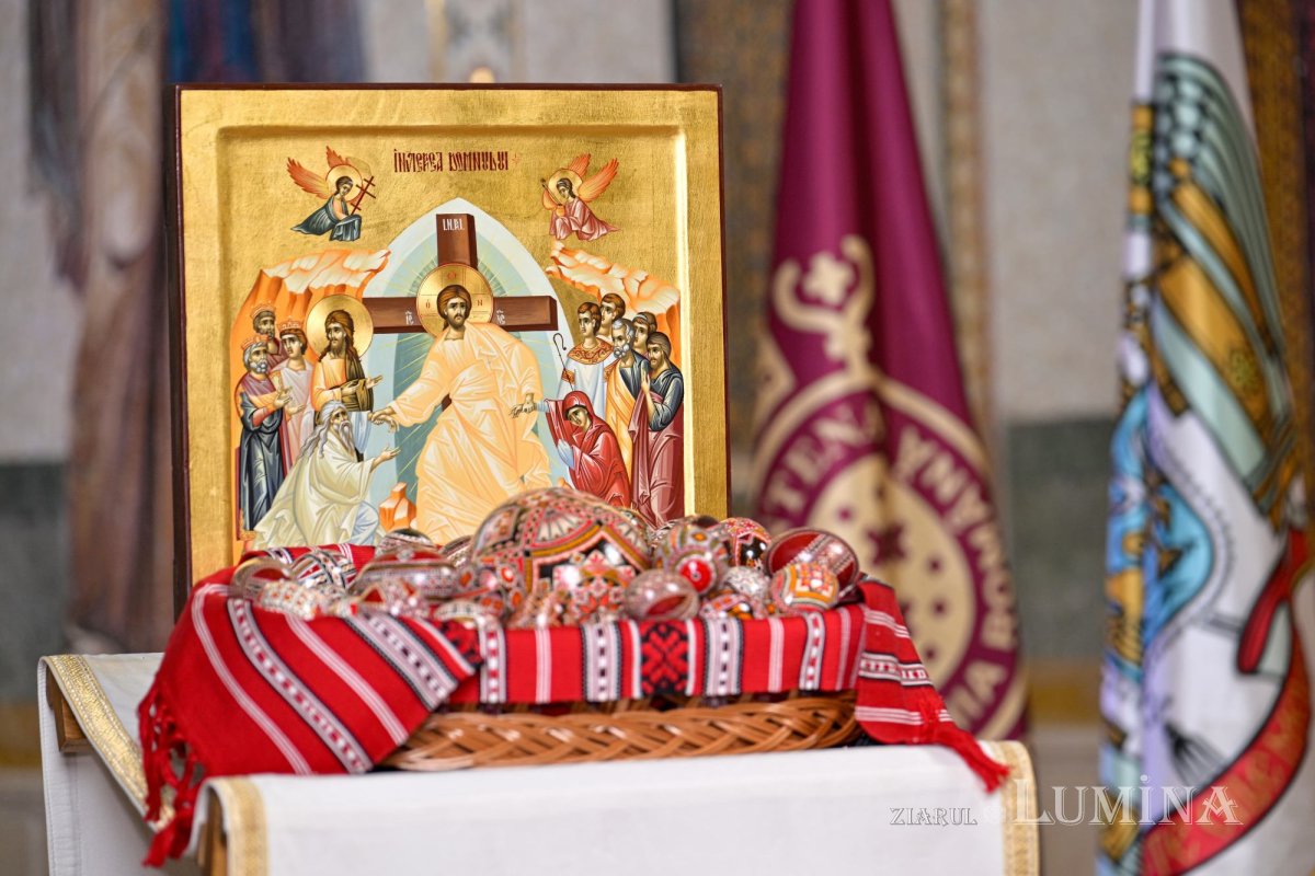 „Cel ce a înviat din morţi, Hristos, Adevăratul nostru Dumnezeu...” 332762