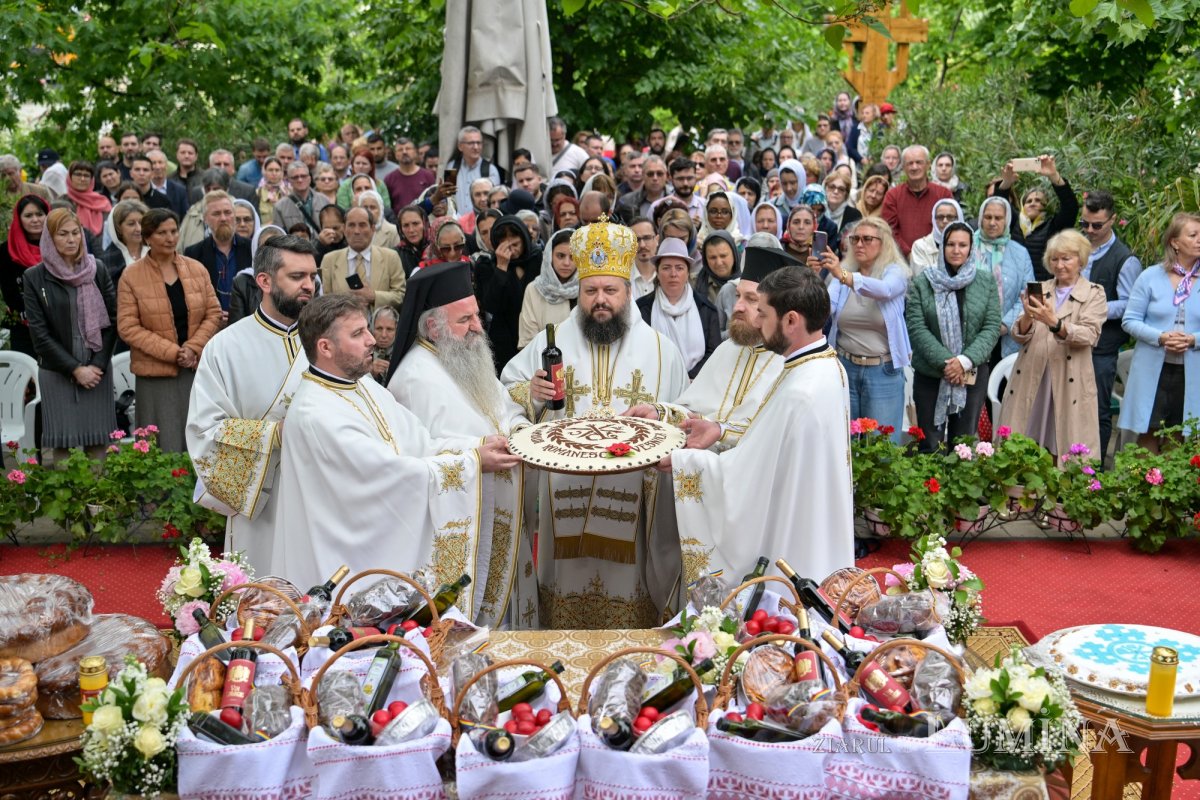 Celebrarea hramului principal al Catedralei Mântuirii Neamului 332985