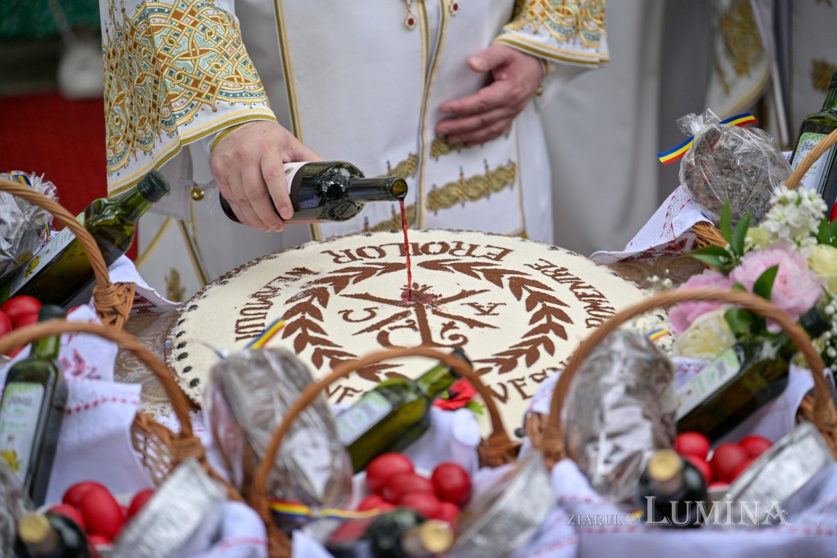 Celebrarea hramului principal al Catedralei Mântuirii Neamului 332986