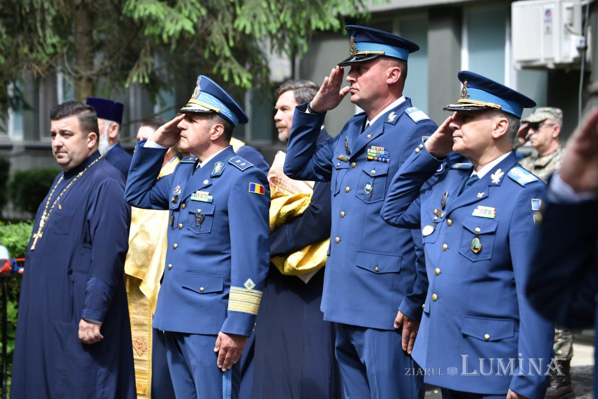 Sărbătoare a demnității și onoarei militare 333085