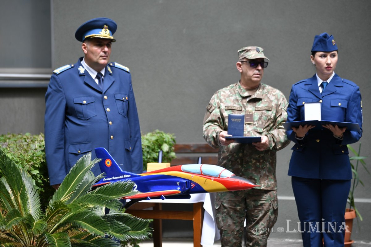 Sărbătoare a demnității și onoarei militare 333096