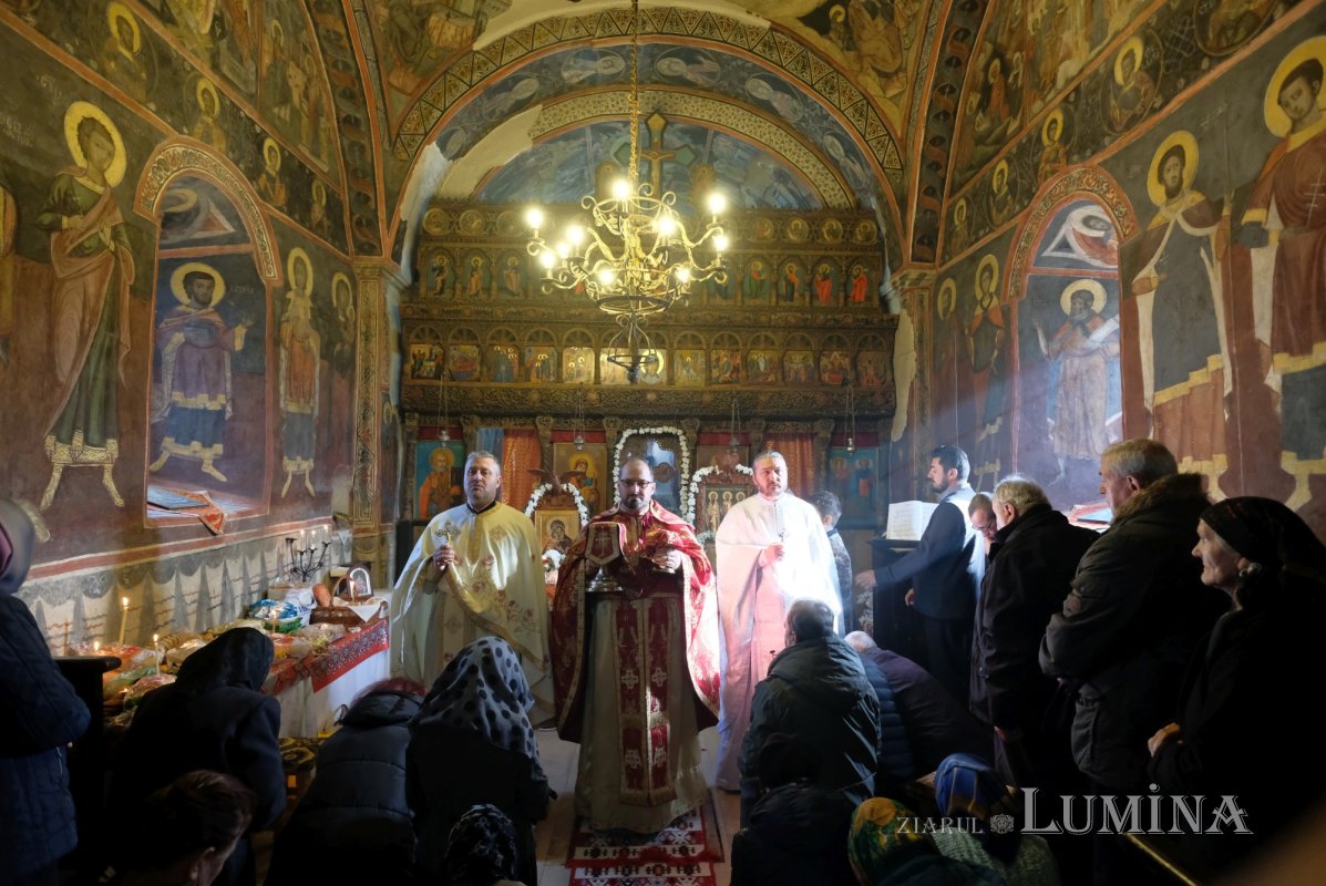 Bisericile tricentenare din Topoloveni 333559