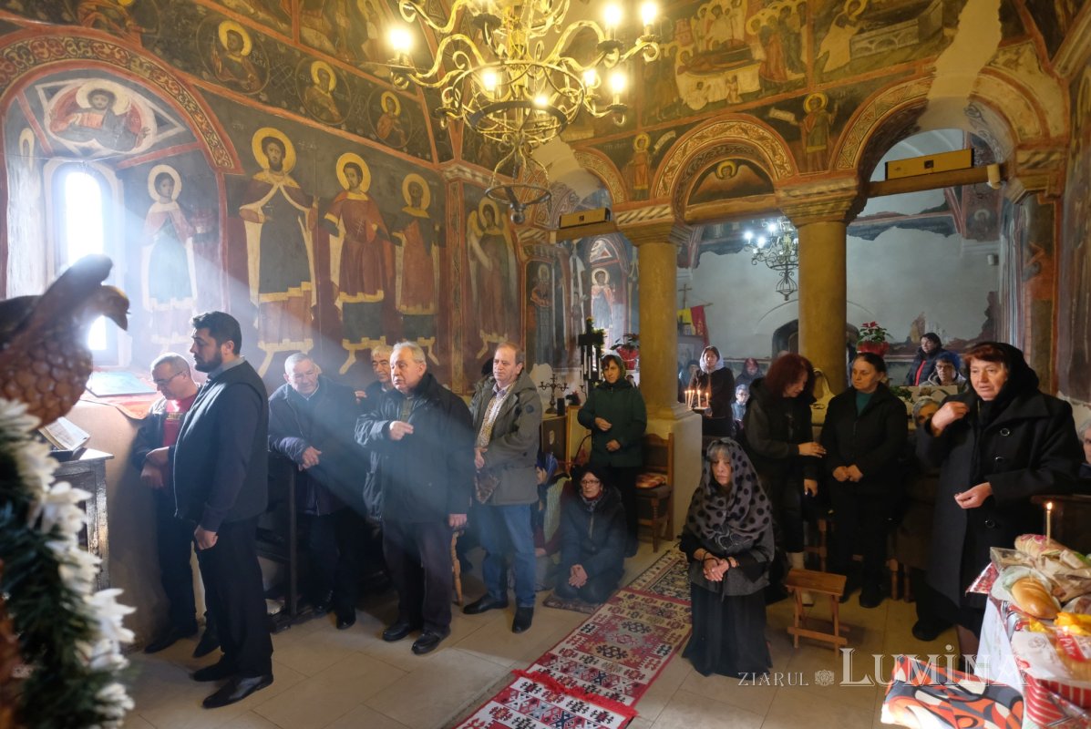 Bisericile tricentenare din Topoloveni 333564