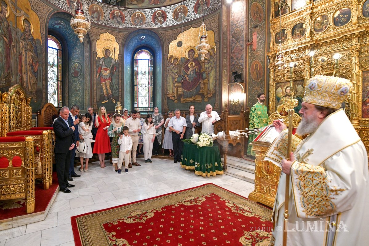 Praznicul Cincizecimii la Catedrala Patriarhală din București 333875