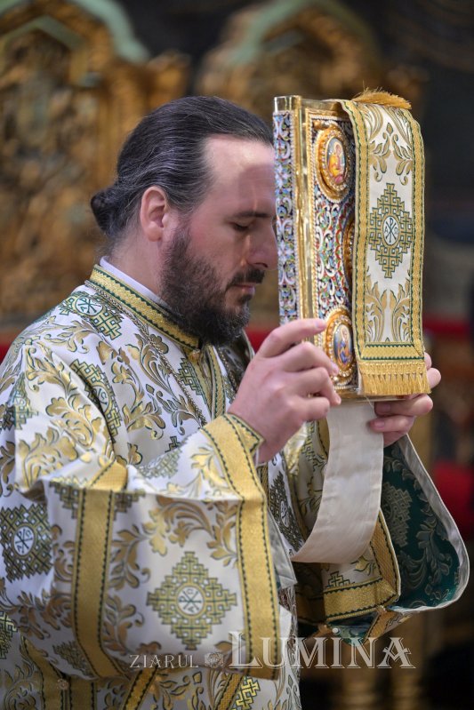 Praznicul Cincizecimii la Catedrala Patriarhală din București 333881