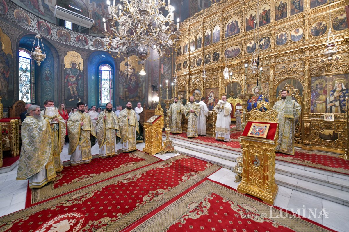 Praznicul Cincizecimii la Catedrala Patriarhală din București 333883