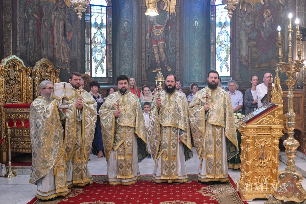 Praznicul Cincizecimii la Catedrala Patriarhală din București 333884