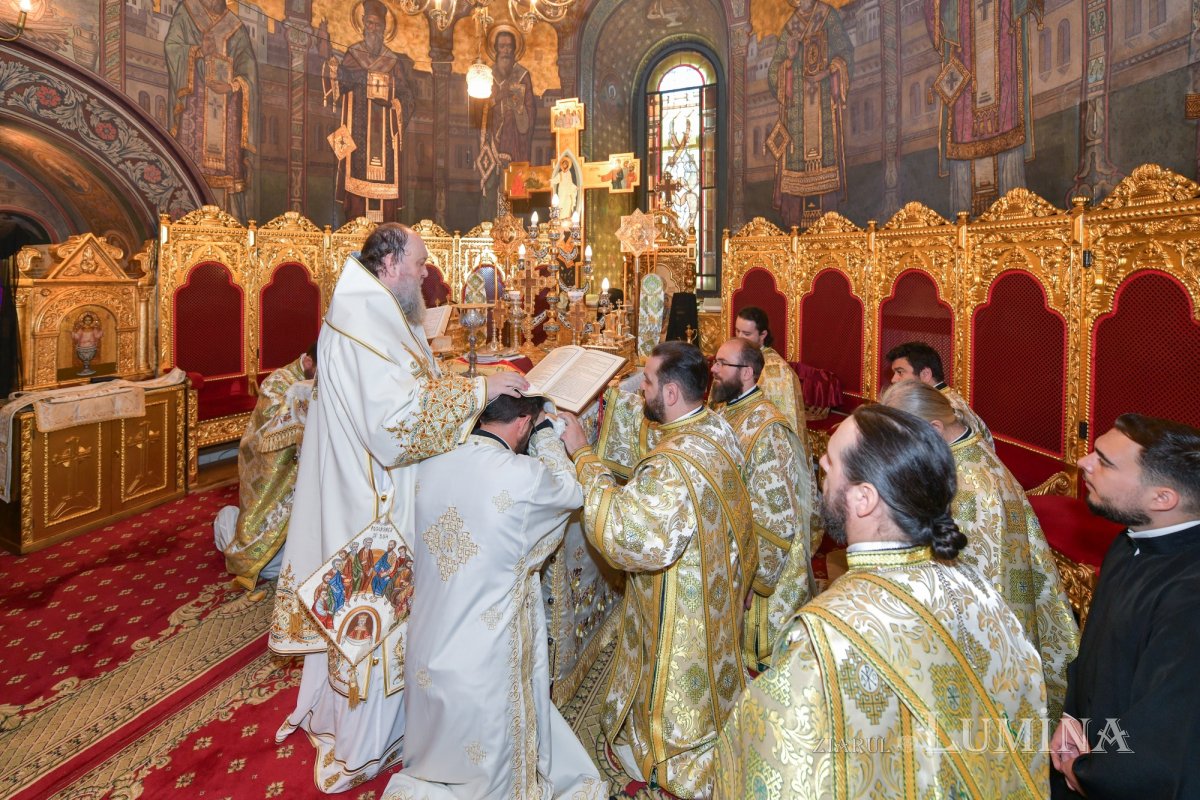 Praznicul Cincizecimii la Catedrala Patriarhală din București 333890