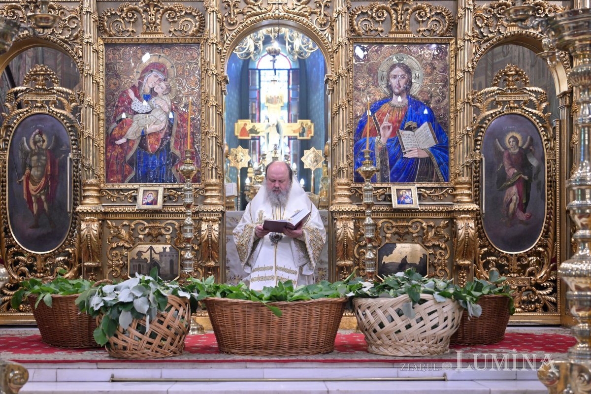 Praznicul Cincizecimii la Catedrala Patriarhală din București 333896