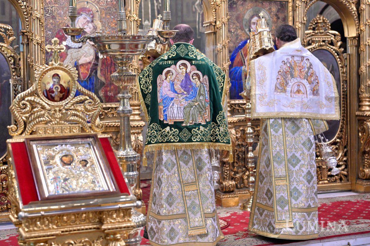 Praznicul Cincizecimii la Catedrala Patriarhală din București 333898