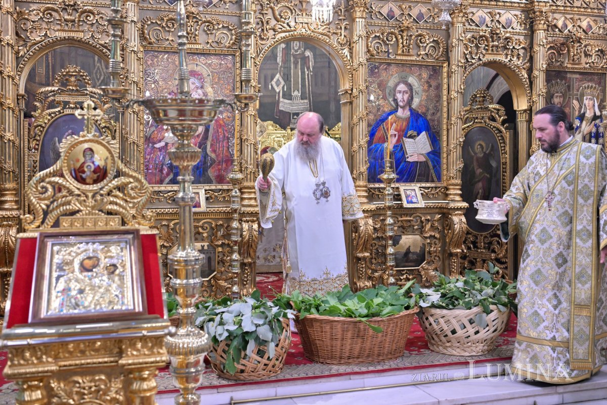 Praznicul Cincizecimii la Catedrala Patriarhală din București 333901