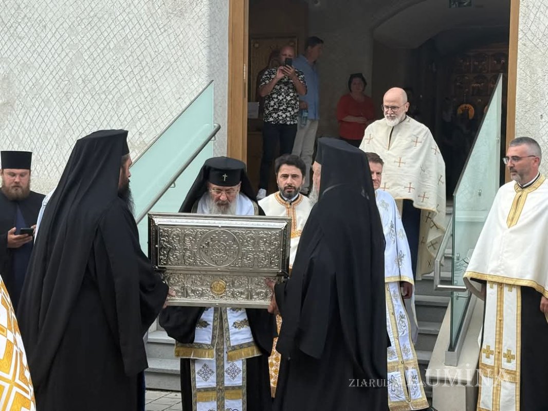 Sfântul Calinic de la Cernica binecuvântează românii din Viena 333945