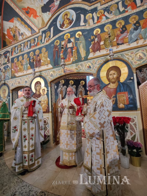 Sfântul Calinic de la Cernica binecuvântează românii din Viena 333948