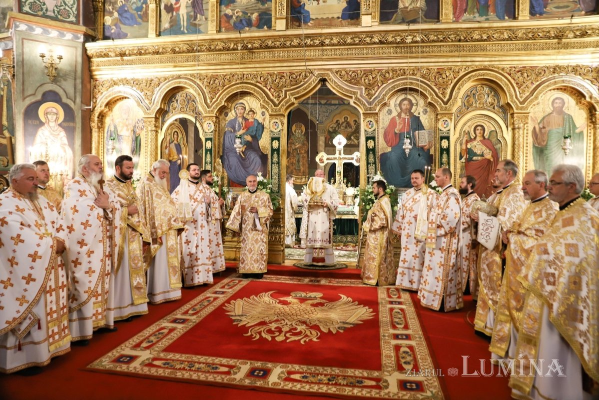 Cinci arhierei au liturghisit la hramul Catedralei Mitropolitane din Sibiu 333982
