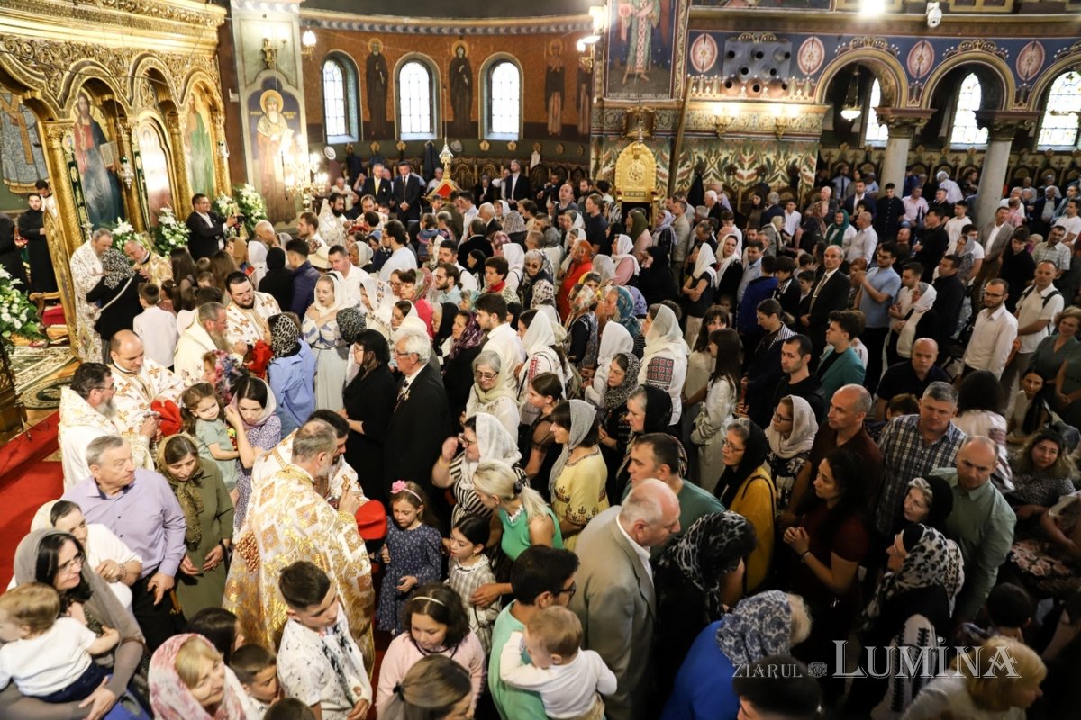 Cinci arhierei au liturghisit la hramul Catedralei Mitropolitane din Sibiu 333986