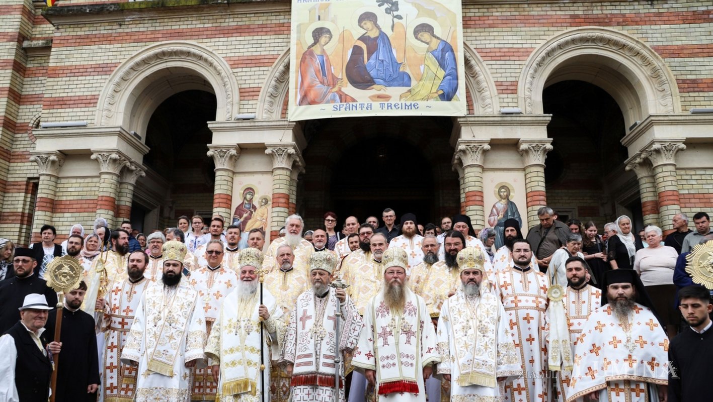 Cinci arhierei au liturghisit la hramul Catedralei Mitropolitane din Sibiu 333994