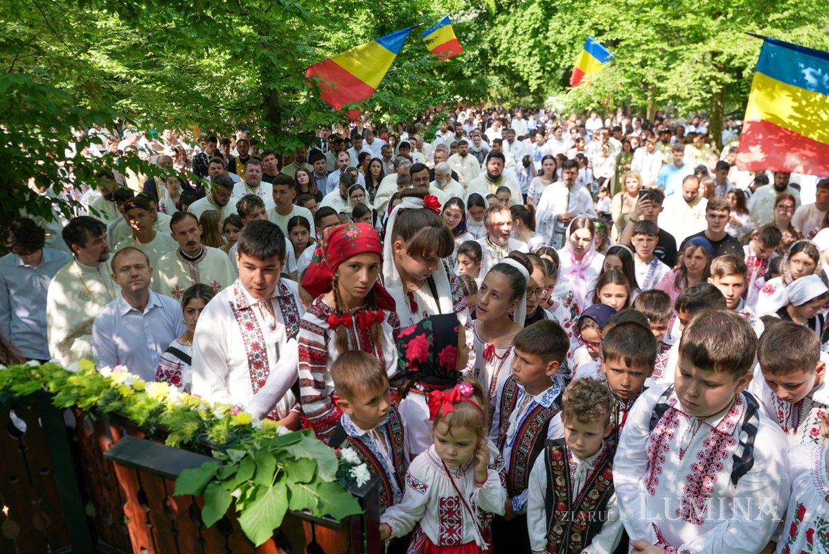 Tinerii pelerini, icoane vii ale Sfintei Liturghii 334176