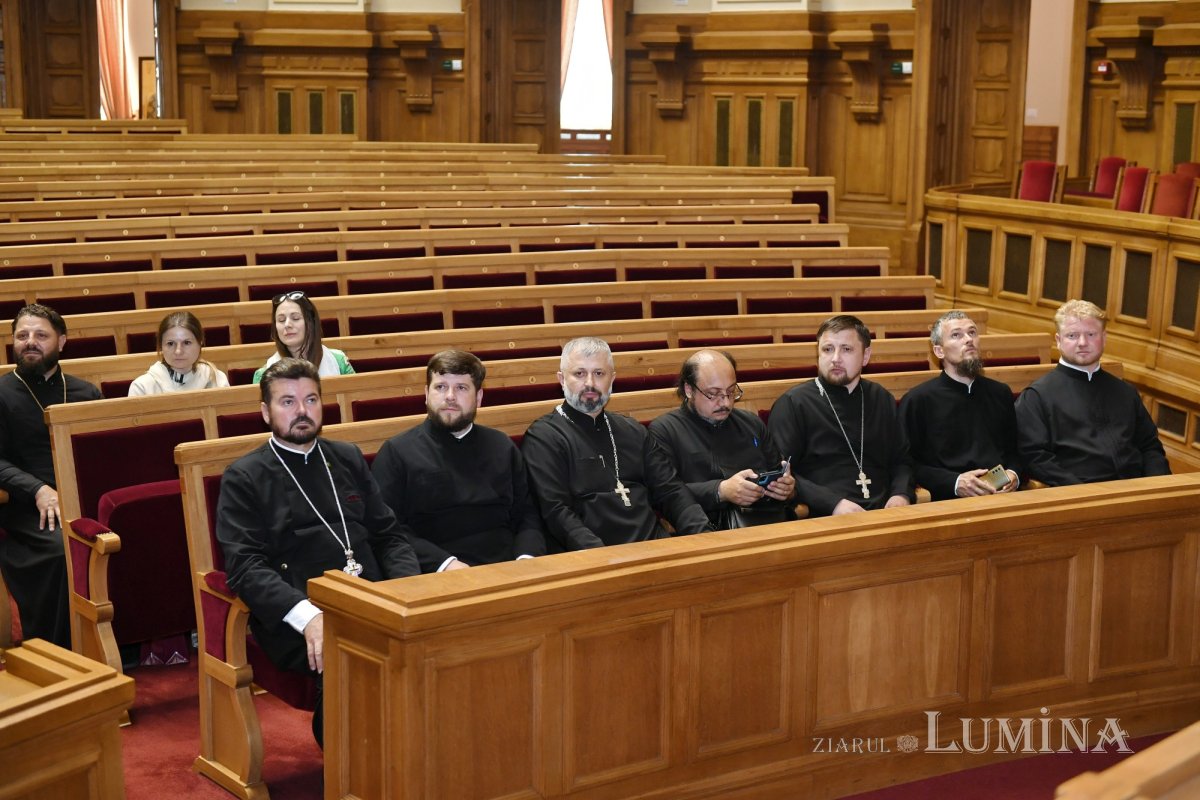 Vizita masteranzilor din Chișinău la Facultatea de Teologie Ortodoxă din București 334298