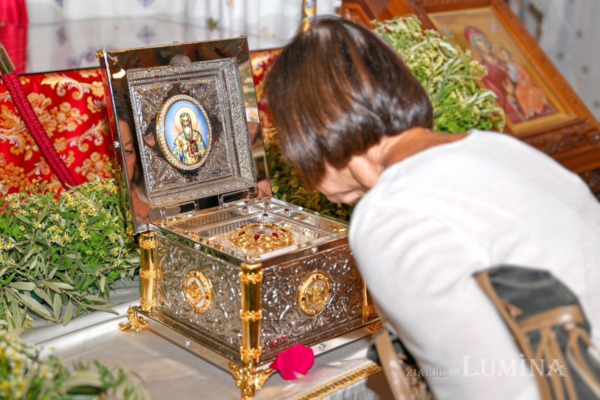 Binecuvântarea Sfântului Sfințit Mucenic Ciprian într-o parohie ilfoveană 334837