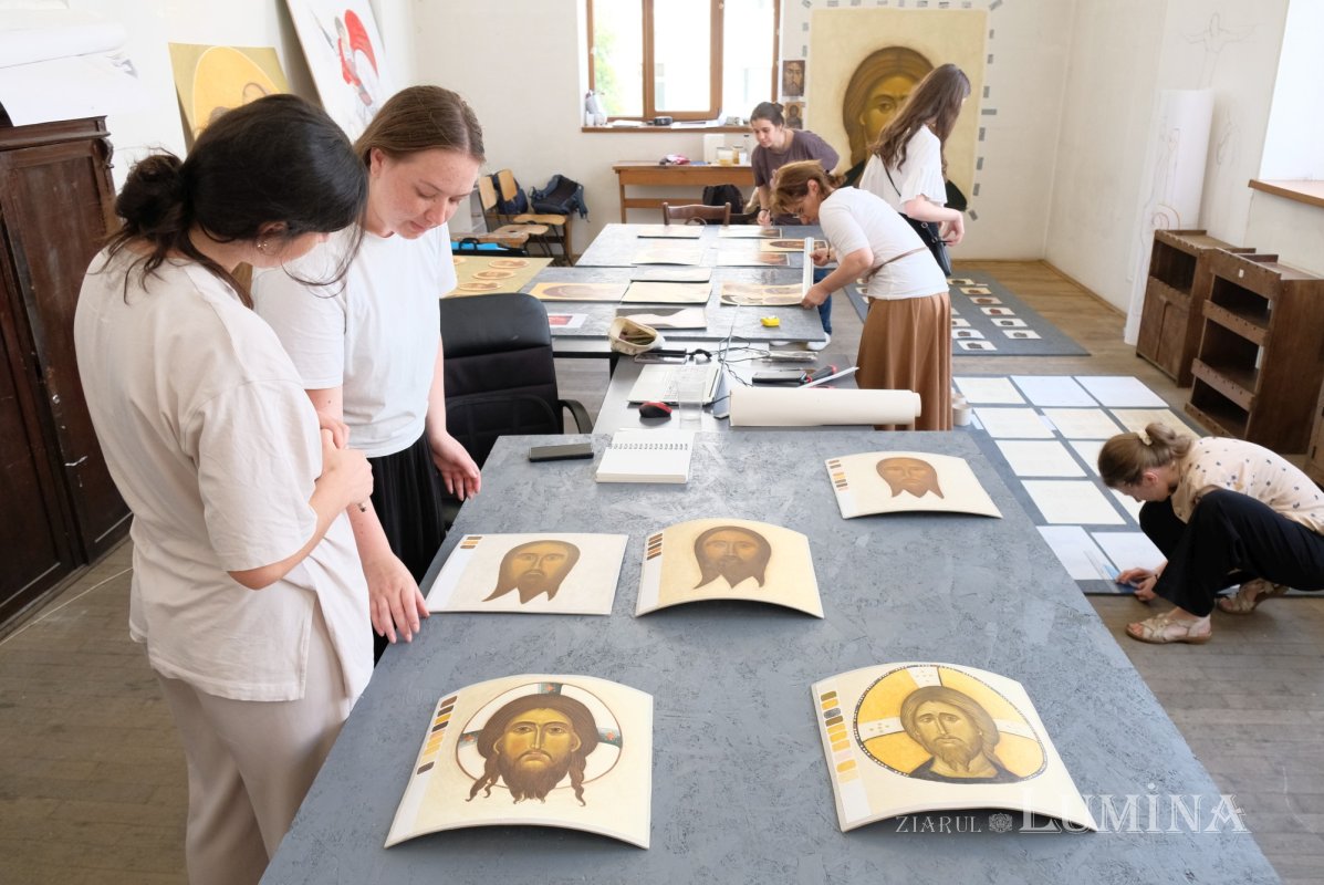 Finalizarea studiilor de Artă Sacră 334947