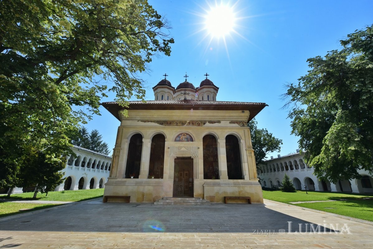 Sclipirile Luminii: Mănăstirea Căldăruşani, Ilfov 335053