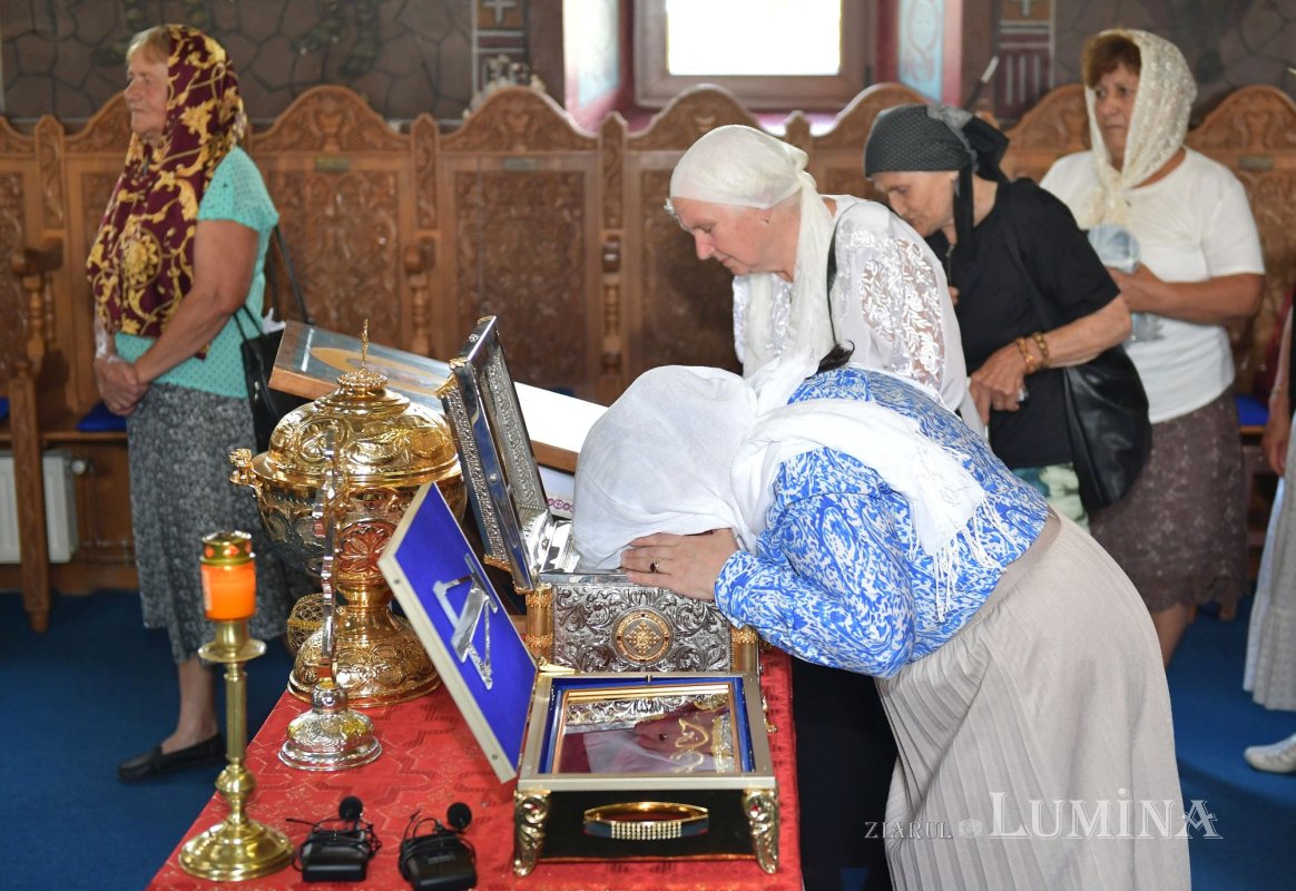 Binecuvântarea Sfântului Sfințit Mucenic Ciprian în Parohia Cocioc 335148