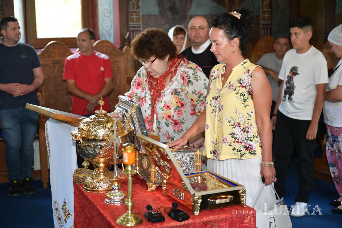 Binecuvântarea Sfântului Sfințit Mucenic Ciprian în Parohia Cocioc 335150