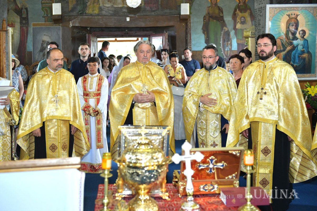 Binecuvântarea Sfântului Sfințit Mucenic Ciprian în Parohia Cocioc 335152