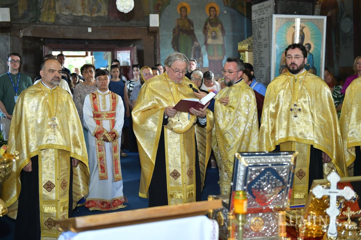 Binecuvântarea Sfântului Sfințit Mucenic Ciprian în Parohia Cocioc 335156