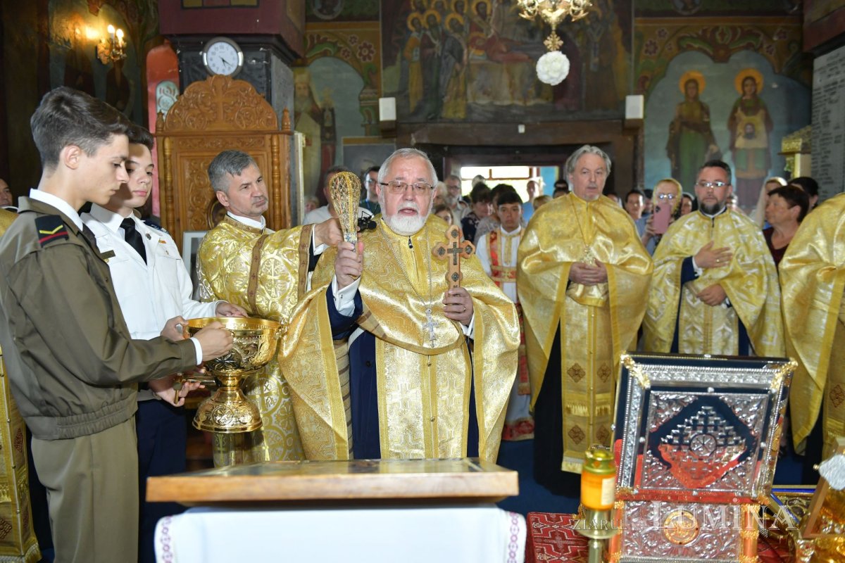 Binecuvântarea Sfântului Sfințit Mucenic Ciprian în Parohia Cocioc 335162