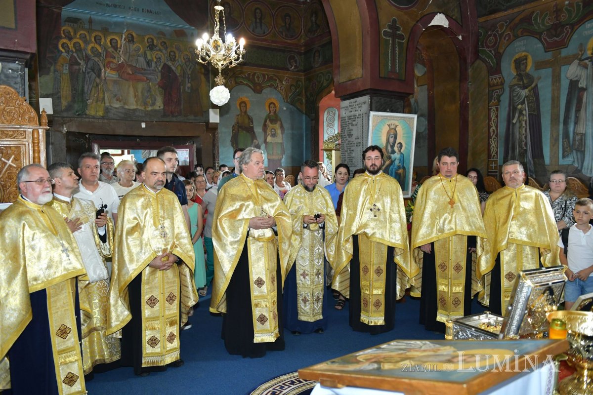 Binecuvântarea Sfântului Sfințit Mucenic Ciprian în Parohia Cocioc 335165